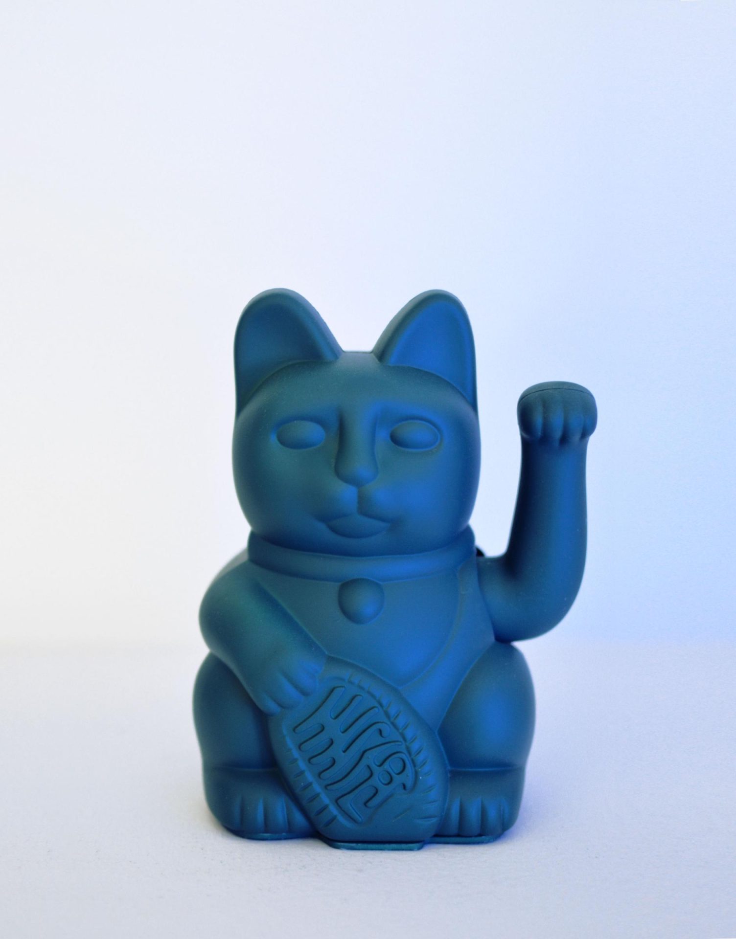 Foto d'un maneki neko de l'estudi de disseny